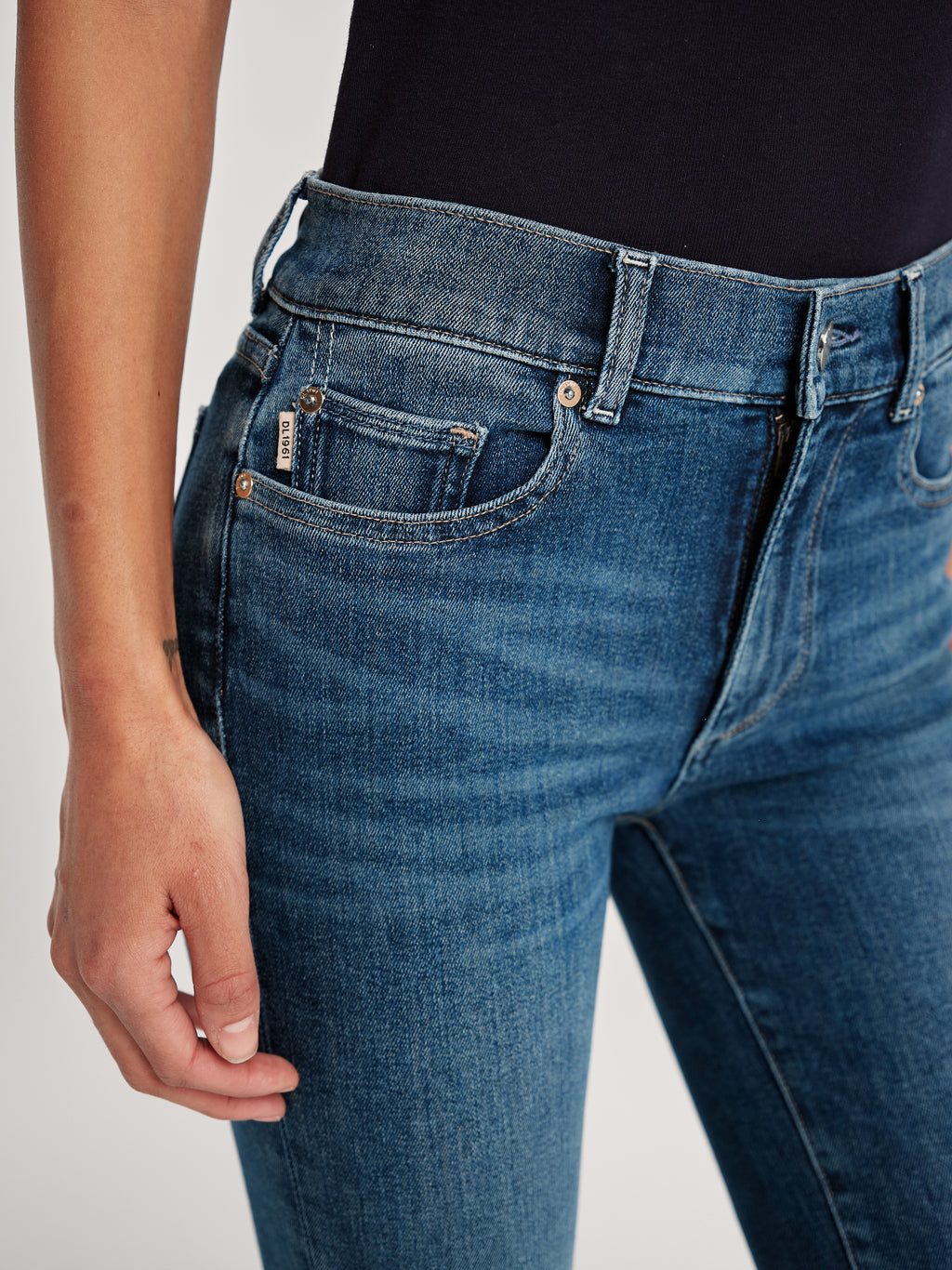DL1961 MARA DROIT