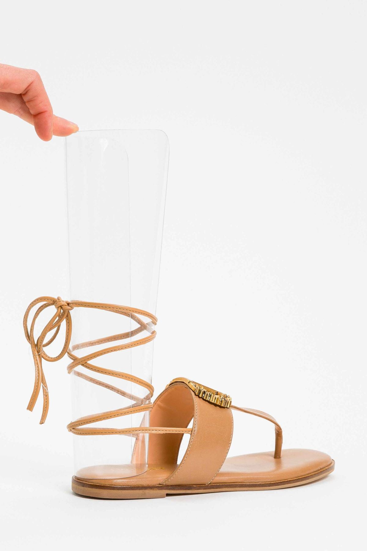 Sandales assorties couleur noisette