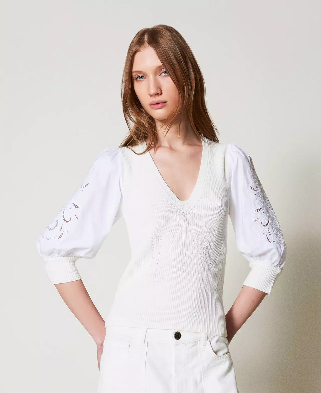 Pull Twinset à manches brodées