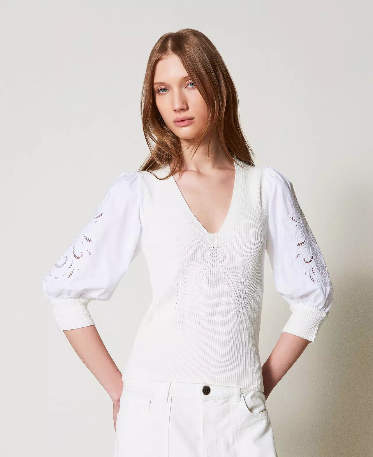 Pull Twinset à manches brodées