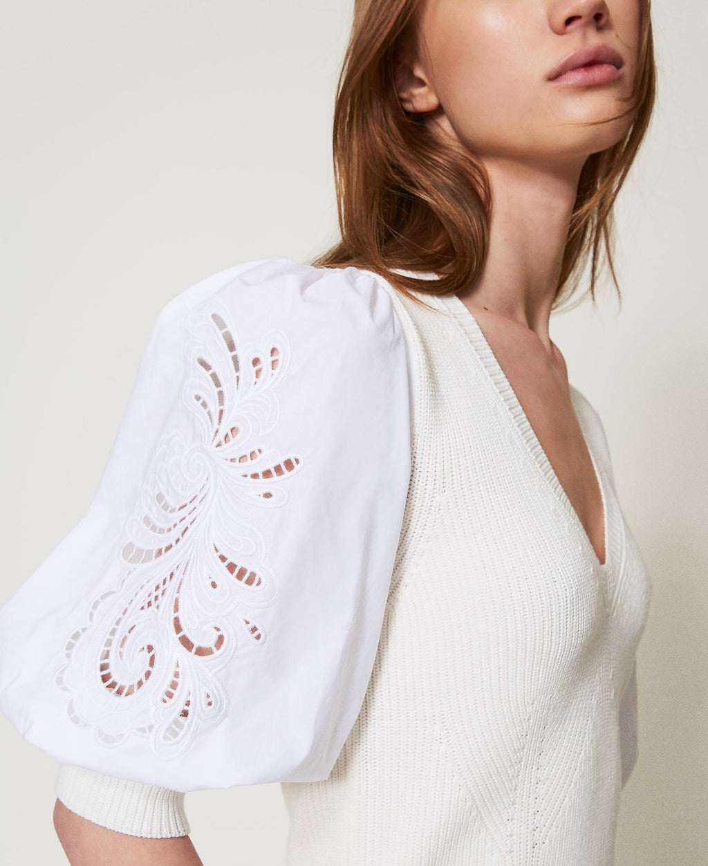 Pull Twinset à manches brodées