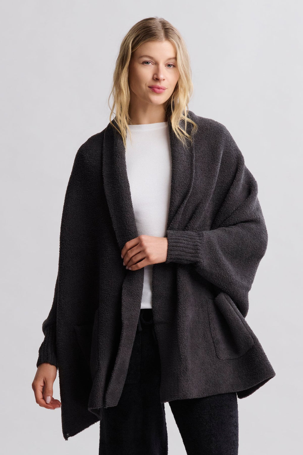 Barefoot Dreams Womens Cozychic Blanket Wrap Carbon