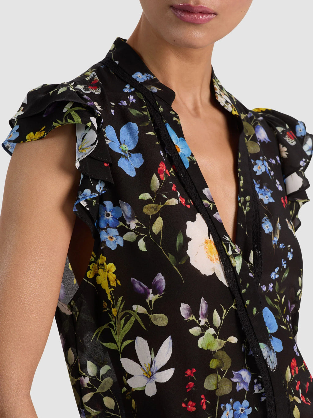 Alice & Olivia Arlette Flutter Sleeve Silk Blouse Twisting Vines Black