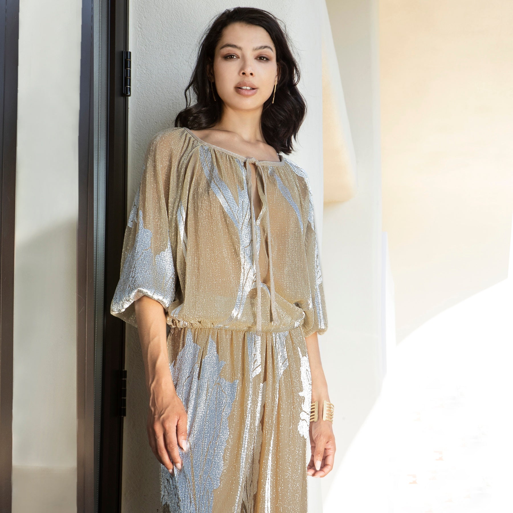 Aggél - Blouse en tissu plissé métallique avec détails tricotés