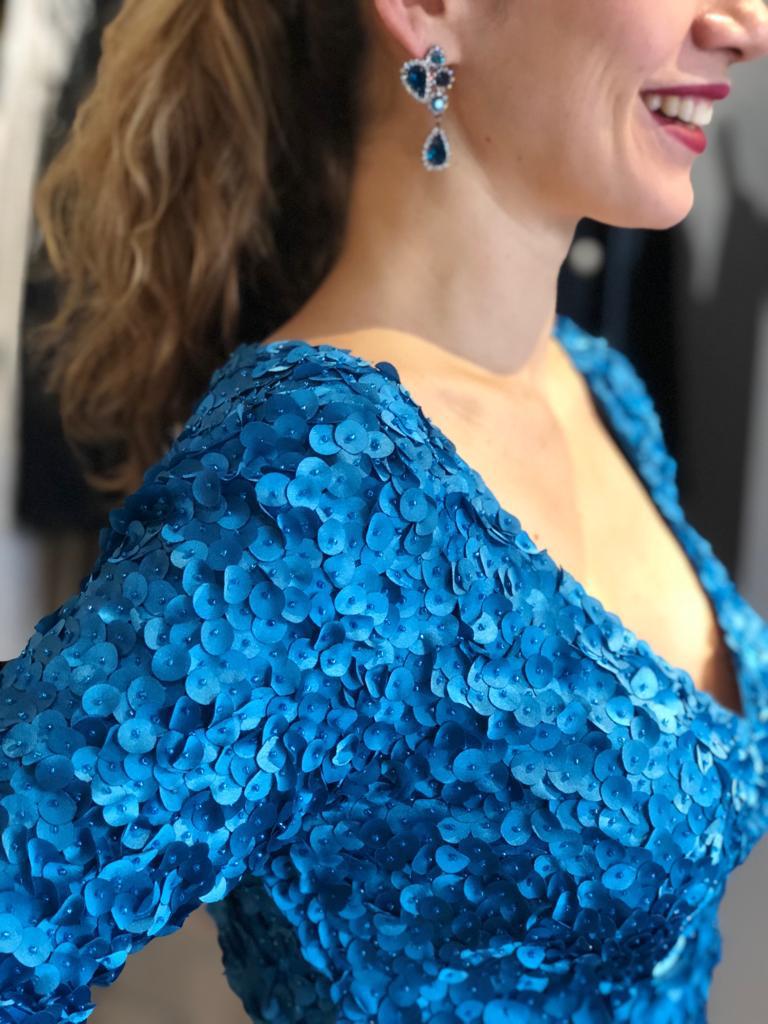 Robe Theia Petal à col en V et jupe évasée