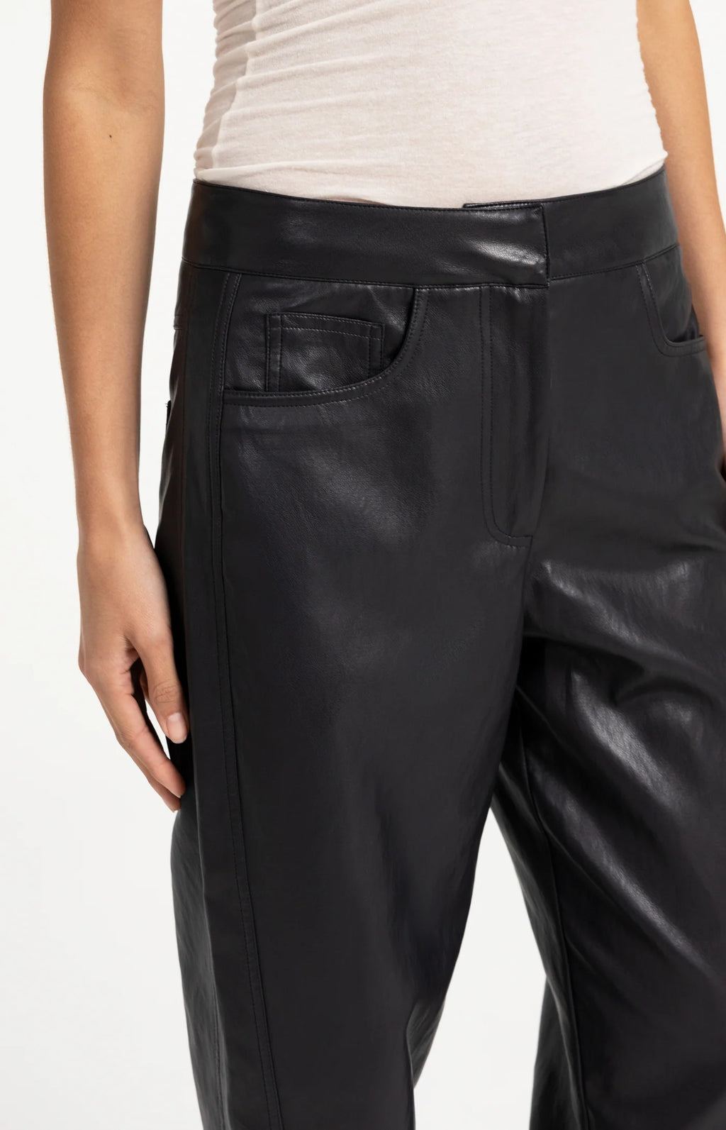 YAYA Pantalon en similicuir coupe carotte avec détails de coutures