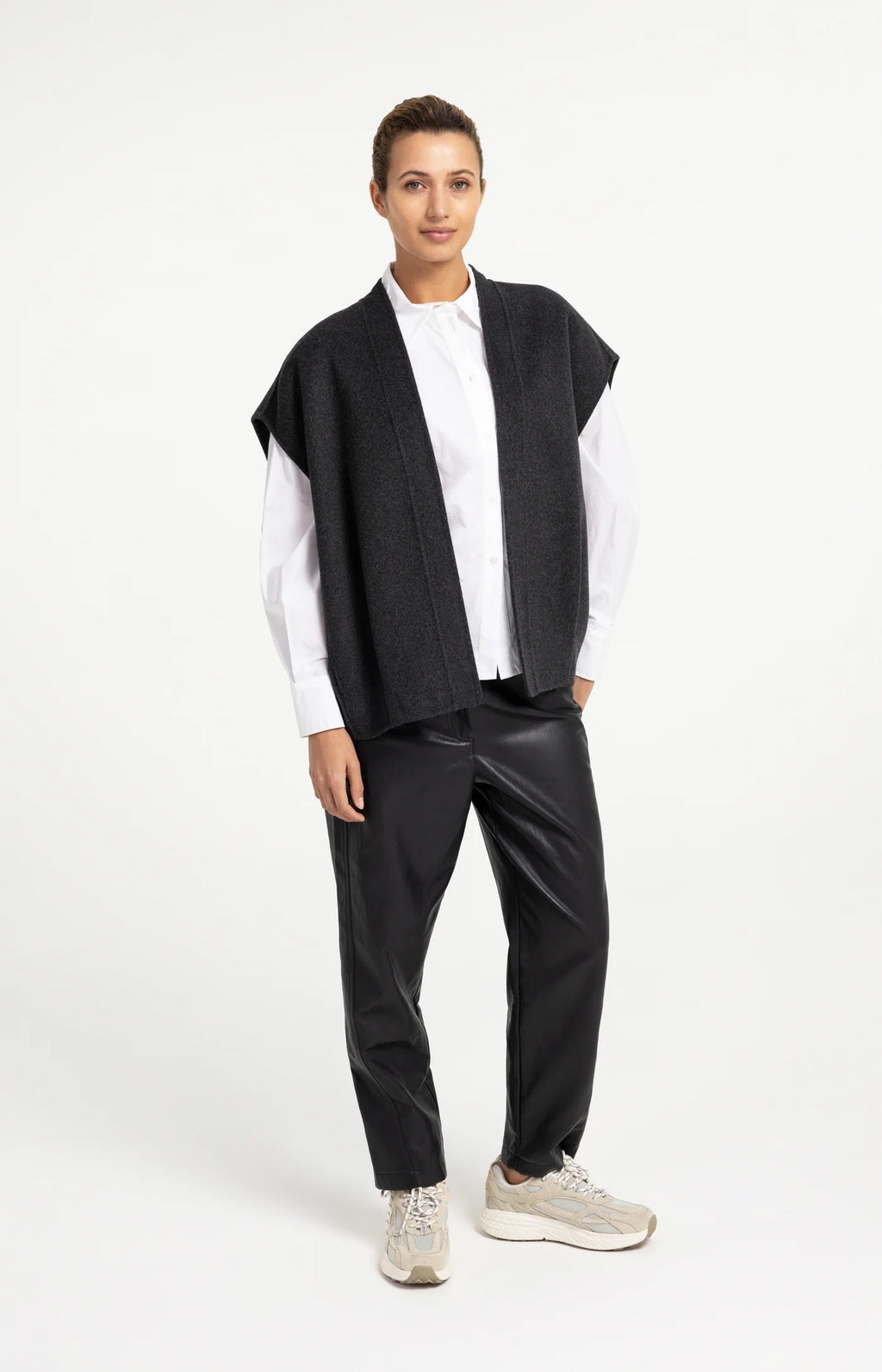 YAYA Pantalon en similicuir coupe carotte avec détails de coutures