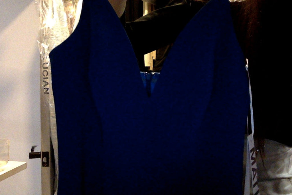 Robe de cocktail à fines bretelles et col en V Lucian Matis
